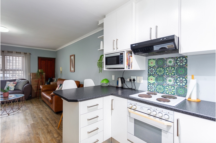 2 Bedroom Property for Sale in Loevenstein Western Cape